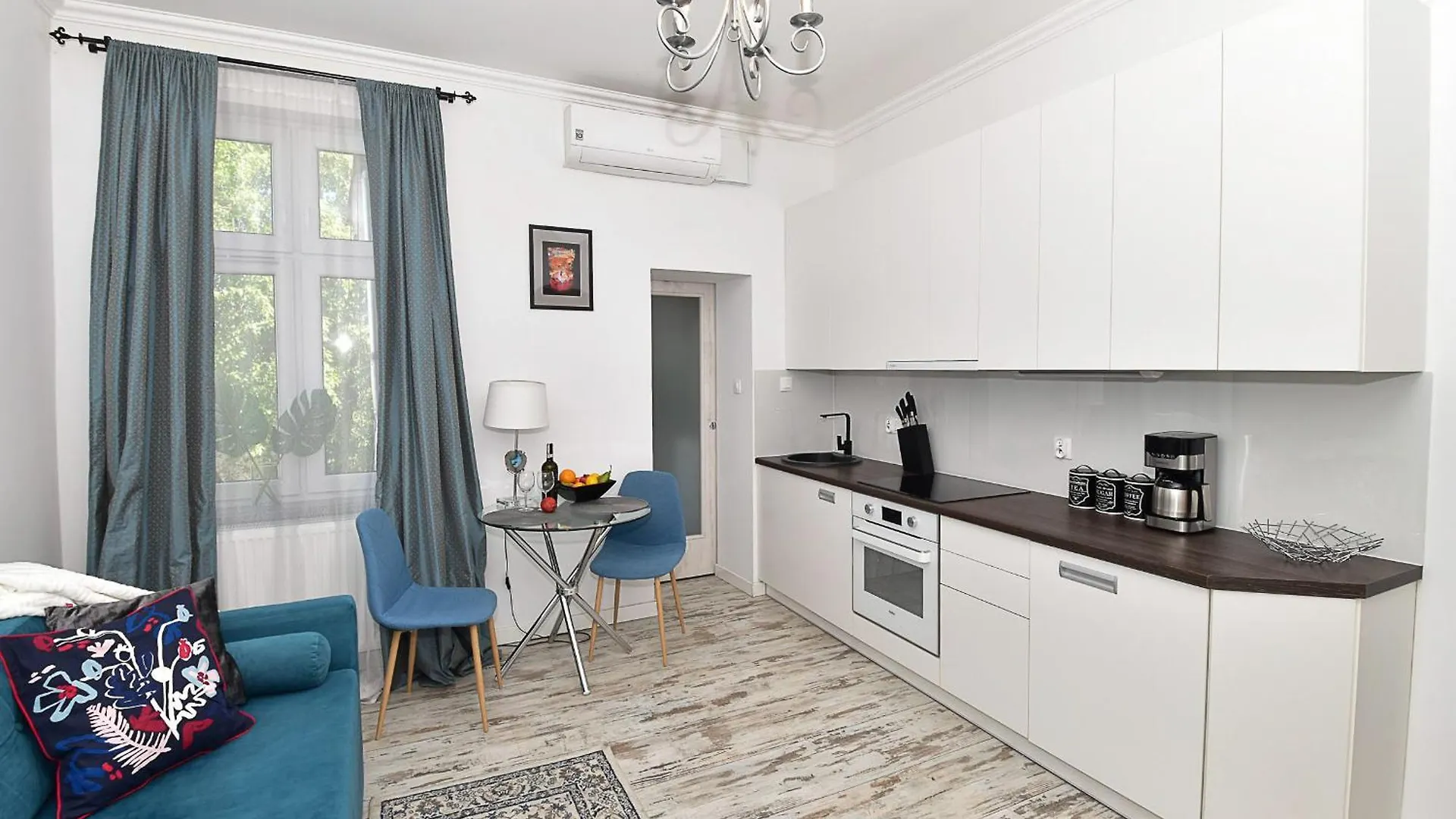 Apartment Komfortowe Apartamenty Przy Rynku Klimatyzacja Wroclaw Poland